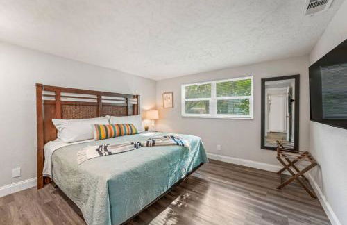 Oversized 4bed + Converted Bedroom, HEATED Pool + Hot Tub - Photo 36