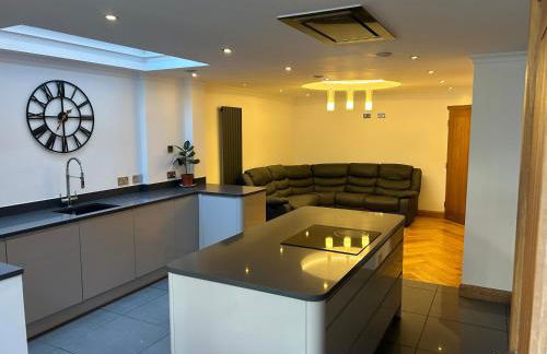 Entire Seaside Home 6 Private BedRooms Sleeps 10,4 Minute Walk To Station - Foto 5