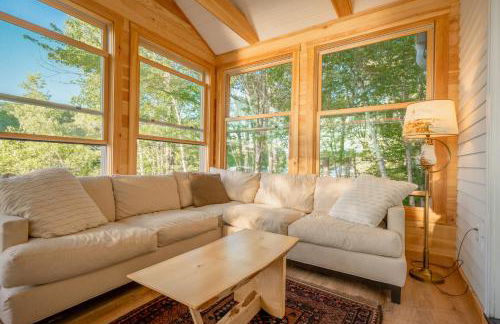 Stylish lake home with private beach, dock and firepit for swimming, kayaking, hiking - Foto 10