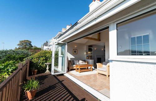 Walton House - Photo 1