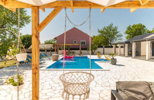 Unique Villa V with large pool - Photo 22