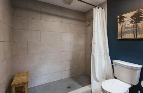 Greenway Garage with Firepit - Photo 17