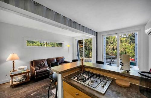 Upcycled Shipping Containers Transformed into a Glamping Home for a Unique Florida Vacation - Foto 25