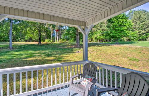 Lakefront Townville Gem with Boat Dock and Kayaks - Foto 38