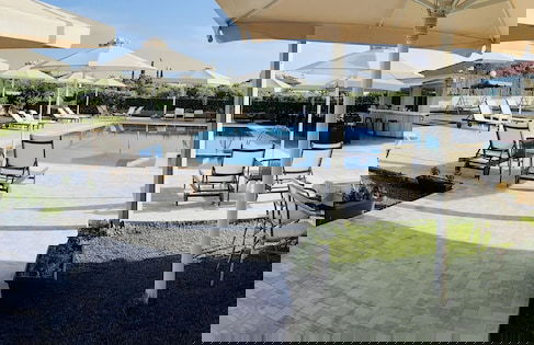 Stomio Villague - Foto 24