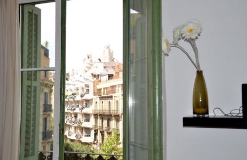 Claris Apartments - Photo 34