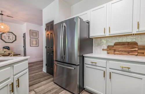 New Listing! Walking distance to Marina. - Foto 14