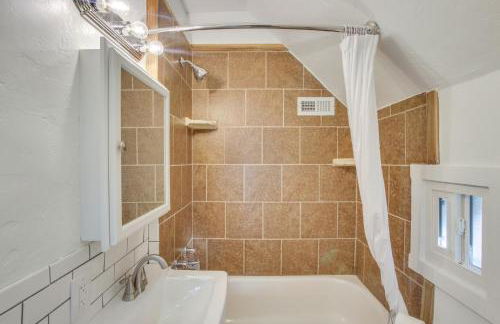 1 Block to Town! Convenient Logan Apartment - Foto 21