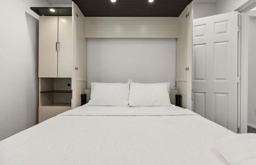 Serenity Splash Upscale Stay Pool Game Lounge - Foto 57