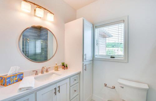 Spacious Lake Keowee Home Boat Slip and Pool Access - Foto 17