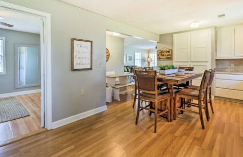 Charming Home with Porch Walk to Greers Ferry Lake! - Foto 9