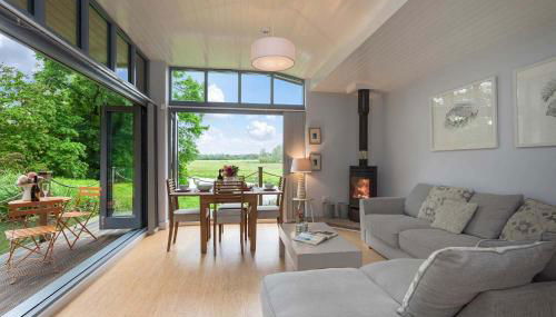 Secluded, New Forest Riverside Lodge - Foto 2