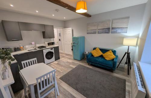 Modern & Stylish 1-Bed Apartment - inc parking - Photo 1