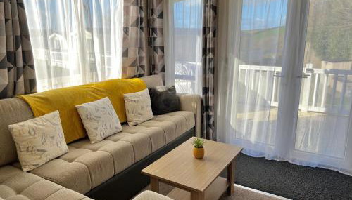 Mollys Retreat pet friendly three bed caravan with small garden Newquay Bay Resort Quieter area of park - Foto 5