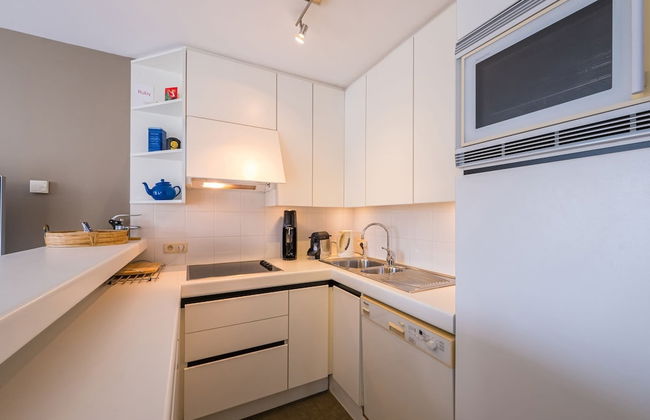 Quiet Apartment With Sunny Terrace - Photo 6