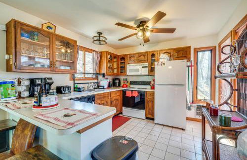 Fire Pit and Gas Grill Charming Poconos Abode! - Foto 9