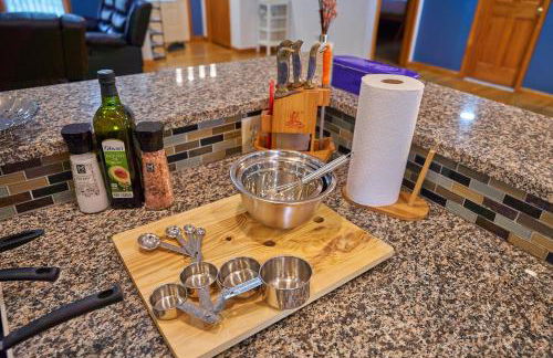 Serene Rustic Retreat with Lake - Foto 22