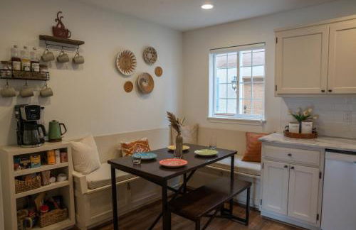 Luxe Bavarian Retreat - in Town with Hot Tub - Foto 11