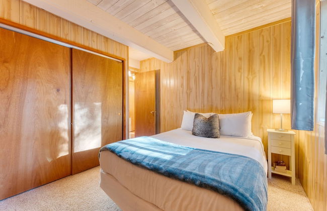 Lundy Bearden Serene Tahoe Retreat With Deck Fireplace and Forest Views - Foto 26