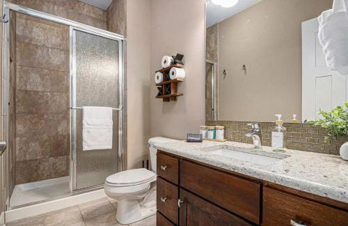 Luxury Stay with Golf Simulator and 3 King Bedrooms - Foto 30