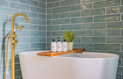 @ Marbella Lane - Vibrant & Chic Designer Home - Photo 44