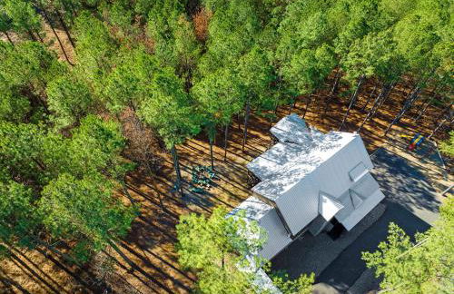 The Nomi Lodge - Sleeps 28 - Gorgeous Rustic Cabin, Centrally Located, Tons of Amenities - Photo 33