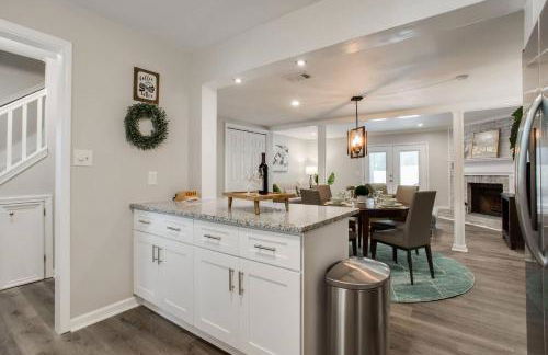 Modern + Cozy Townhome - minutes to Avalon w/king - Foto 13