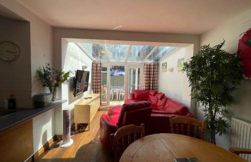 Somers 4 bed House off road parking pet friendly - Foto 17