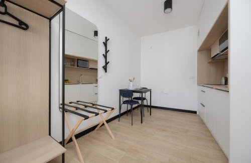 Bright Apartments with Air Conditioning, close to the Metro Station and PGE National by Noclegi Renters - Foto 28