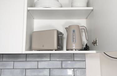 'The Luxury Snug' - A Charming Modern Luxury 2-Bed Flat with Parkview - Free Parking - Foto 18