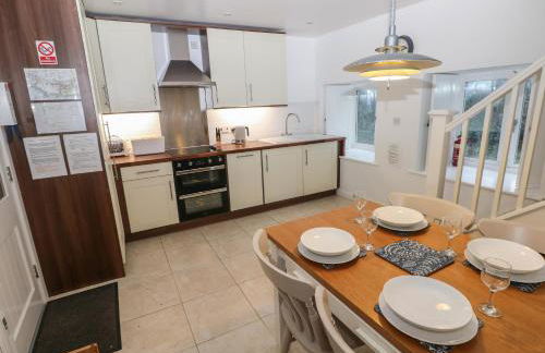 Wood Cottage - Photo 10