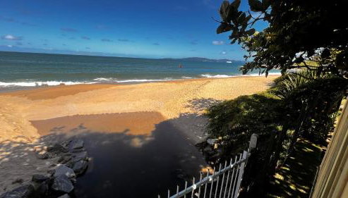 Casa em Itapema pé na areia, de frente ao mar - Foto 4