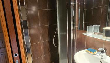 Grand studio mezzanine à 3min à pied de la plage - Foto 4, Shower