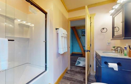 Coastal home with private hot tub and fire-pit, close to local attractions - Foto 15