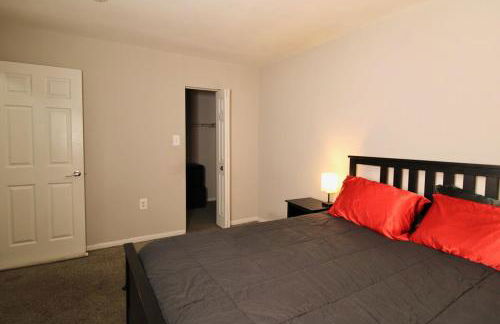 Spacious 1BR with Full Kitchen & Laundry - Foto 4