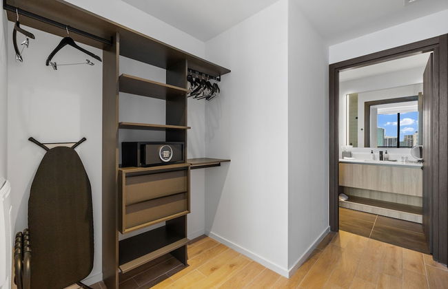 Luxurious Condo Downtown Miami Heart - Photo 28