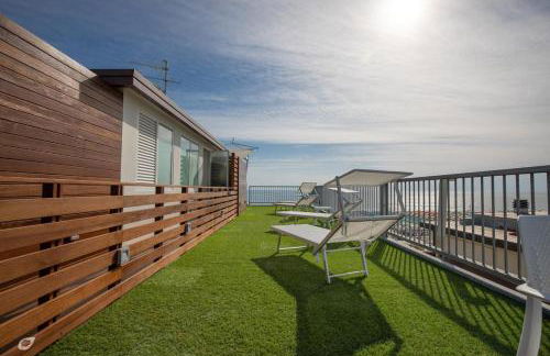 Beachfront Penthouse with private parking - Foto 12