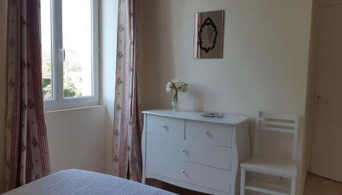 Spacious family home with countryside views - Photo 5