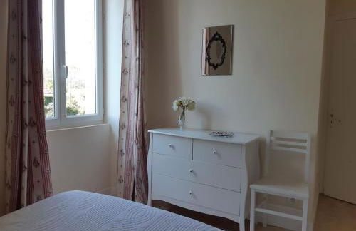 Spacious family home with countryside views - Photo 5