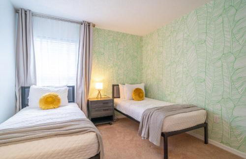 Stylish Villa Retreat with Pool - Photo 29