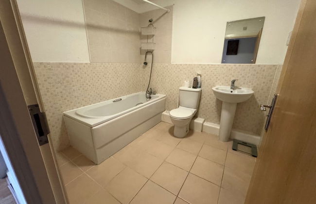 Sea Breeze Retreat in Swansea - Photo 26