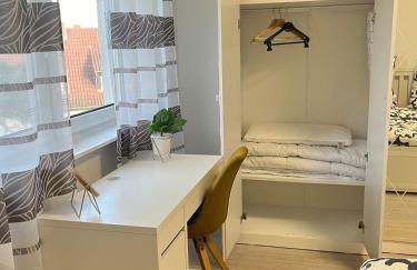 Schönes Zimmer in einer 3er WG-Wohnung geeignet für einen Mann shared apartment - Foto 12