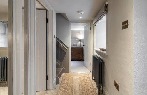 Farriers Cottage-Tranquil Haven, Central Location! - Photo 16