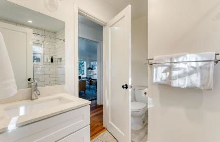 West Shore Lake House by Avantstay Ski Cabin w/ Backyard Sledding Hill! - Foto 42