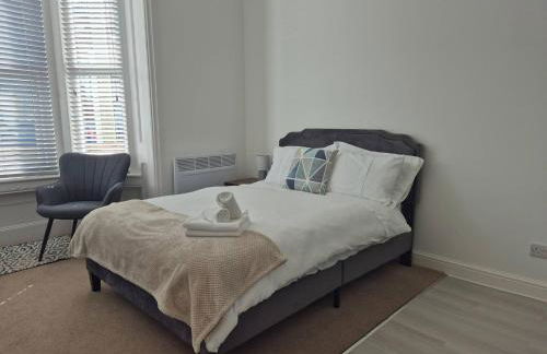 Modern Studio in Fratton, Portsmouth - Contractors Welcome #1 - Photo 12