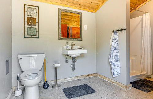 Lake Escape with Hot Tub and Docks in Hope! - Foto 20