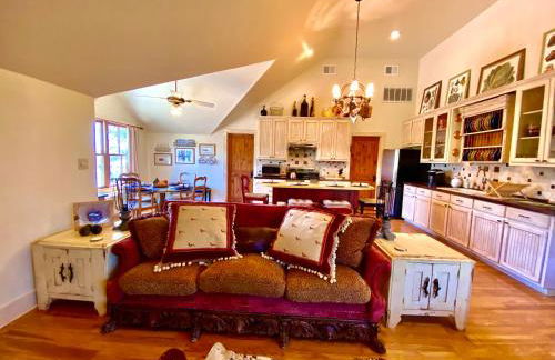 V700 Ranch Stays (Guesthouse)-A Tucked Away Gem - Foto 36