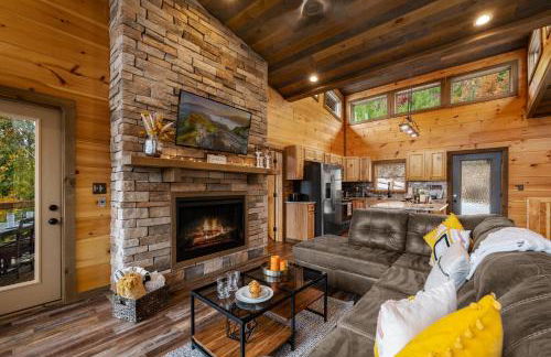 The Overlook - '21 Cabin - Gorgeous Unobstructed Views - Fire Pit Table - GameRm - HotTub - Xbox - Lots of Bears - Foto 8