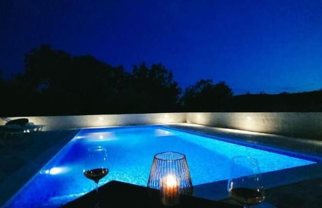 Mia - With Pool - A1 - Photo 18