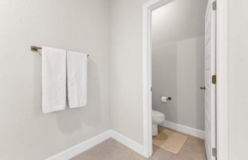 4BR Retreat Near Warm Mineral Springs & Beaches - Foto 31